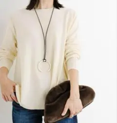 アーバンリサーチ　オフホワイト 長袖ニット フリー　Uネック　ミドル丈　無地