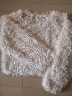 アイボリーのふわふわ長袖ニット L