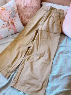 ベージュワイドパンツ ハイウエストパンツ 春夏ファッション トレンドファッション