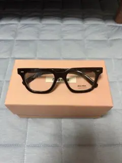 miumiu eyewear 黒縁メガネ