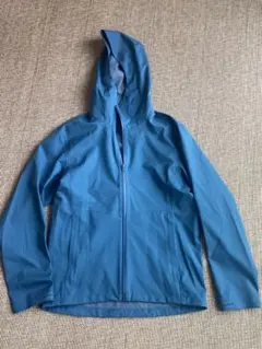 ユニクロ　ブロックテックパーカー