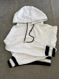 ホワイト フード付き パーカー