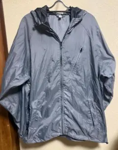 ユニクロ・グレー ウィンドブレーカー フード付き
