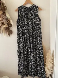 黒地花柄ノースリーブロングワンピース サイズF