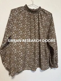 URBAN RESEARCH DOORS 花柄ブラウス 長袖のサムネイル