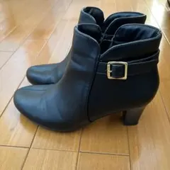 黒 サイドゴアブーツ 中ヒール バックル付き