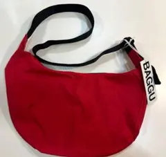新品 baggu ミディアム ナイロン クレッセント　バッグのサムネイル