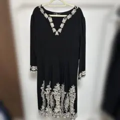 CELEB 黒刺繍入り長袖ワンピース XXL