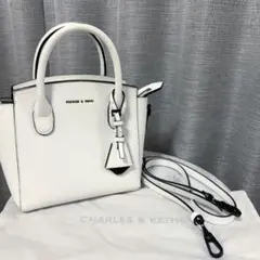 チャールズアンドキース ショルダーバッグ 白 ホワイト　ハンドバッグ