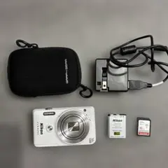 Nikon COOLPIX S6900 白のサムネイル
