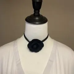 黒い花型チョーカー