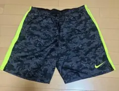 NIKE DRI-FIT カモフラ柄 ハーフパンツ XLサイズのサムネイル