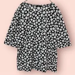 【美品】FIRST 総柄 花柄 半袖Tシャツカットソー モノトーン 白黒 M〜L