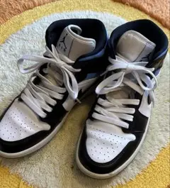 【値下げ！】WMNS AIR JORDAN 1 MID
