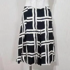バナナリパブリック　絹100%　シルクチェックフレアスカート　幾何学（２）