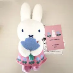 ミッフィー いちご マスコットキーチェーン - メルカリ
