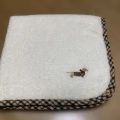 新品　DAKS 犬刺繍 ハンドタオル ホワイト　ダックス