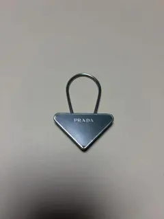 【最終値下げ】PRADA シルバー三角形キーリング