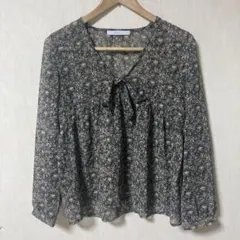 shuca シュカ 小花柄シアーブラウス リボン サイズLのサムネイル