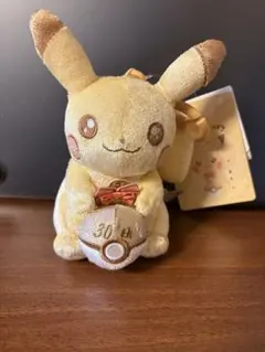 ポケモン ピカチュウ 30th マスコットぬいぐるみ キーホルダー - メルカリ