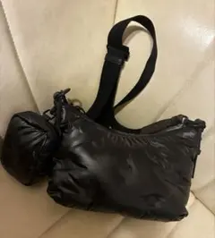 Sianna シアンナ ナイロンクロスボディバッグ 黒　ブラック