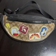 Coach スヌーピーコラボ　パッチ付きボディバッグ