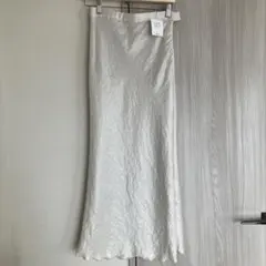 ラブティックボンボン　キラキラサテンロングナロースカート　ライトグレー