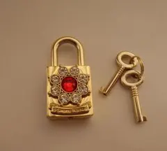 Samantha Tabasa　南京錠　チャーム