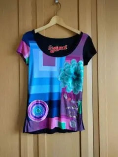 スペイン デシグアル レディース 花 マルチカラー Tシャツ Sのサムネイル