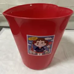 ペコちゃん　赤いごみ箱