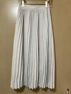 GU ライトグレー プリーツロングスカート