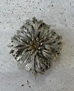 メタル 花形 ブローチ