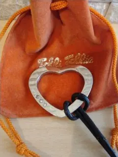 Folli Follieハート型金属ペンダント トップ