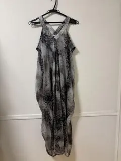 グレーとブラックのキャミソールロングワンピース