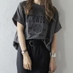 Bonjour Sagan カレッジ刺繍ピグメントスウェットTシャツ