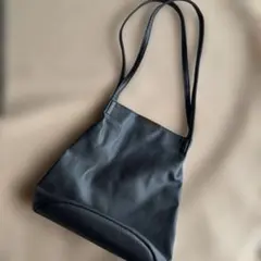 ブラック　ショルダーバッグ
