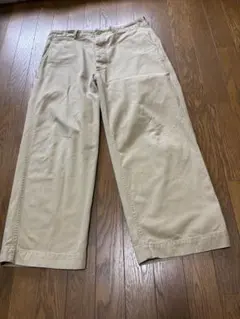 ベージュ チノパン ワイドフィット