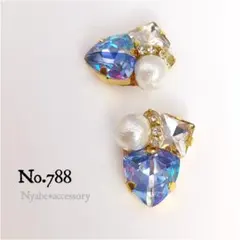 【788】ハンドメイドイヤリングピアス春ピアス水色キラキラストーンビジュー