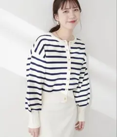 美品　natural couture お家で洗えるころん釦カーデのサムネイル