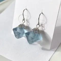 透明感ブルー ＊ フローライト 八面体 ピアス｜シルバー ステンレス