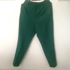 ユニクロ　パンツ　テーバード　グリーン　M