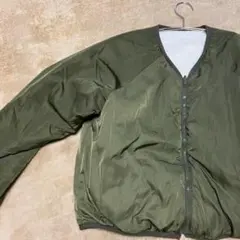 リバーシブル ノーカラージャンパー アウター　Mカーキ×オフホワイト フルジップ