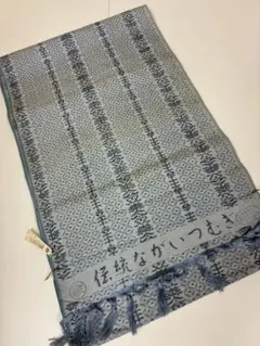 本場大島　反物　京乃伝統染元　正絹　青灰色に小花　未仕立て　小紋 本場大島 反物 京乃伝統染元 正絹 青灰色に小花 未仕立て 小紋 - メルカリ