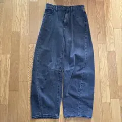 GU バレルレッグジーンズ