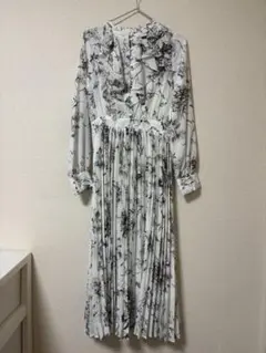 フレイアイディー ノースリーブプリーツプリントワンピース M 