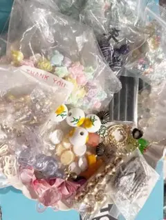 TOHOビーズ他 ハンドメイド手芸素材 묶음 판매 ずっしり 大量4皿分