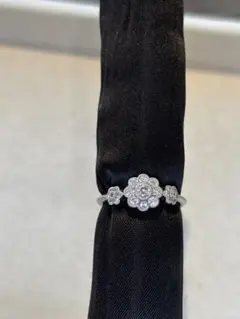 Pt900 ダイヤモンドリング 0.288 / 0.40ct 花モチーフ 11号 - メルカリ