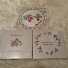 ストロベリー柄パネル、ドイリー