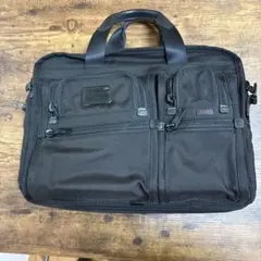 ビジネスバッグ ブラック 収納力高