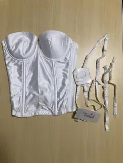 【新品未使用】Triumph ブライダルインナービスチェC65 ストラップ付き